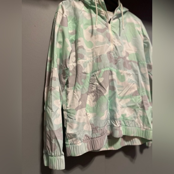 New Balance - Half Zip Pastel Camouflage Windbreaker (Size S) - Picture 4 of 12